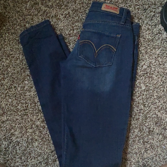 -Low Rise Levi’s - Picture 5 of 7